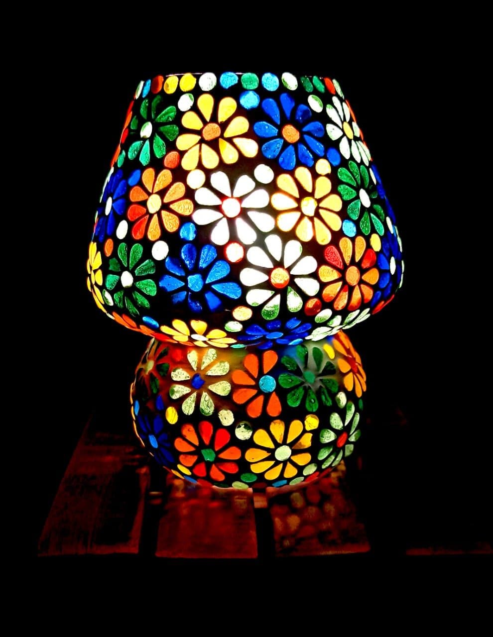 HS Hindustani Saudagar Mosaic Style Dome Mushroom Shaped Glass Table Lamp (Multi-Color)