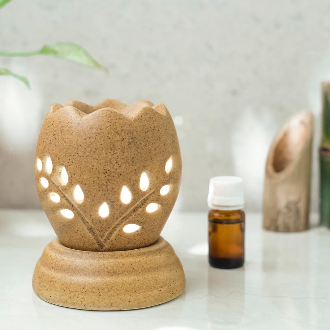 Hindustani Saudagar Electric Oil Burner/Aroma BUDDHA Diffuser Black Colour - Choice of 4 Fragrances (Lemon Grass : Citronella : Muskoil : Jasmine)